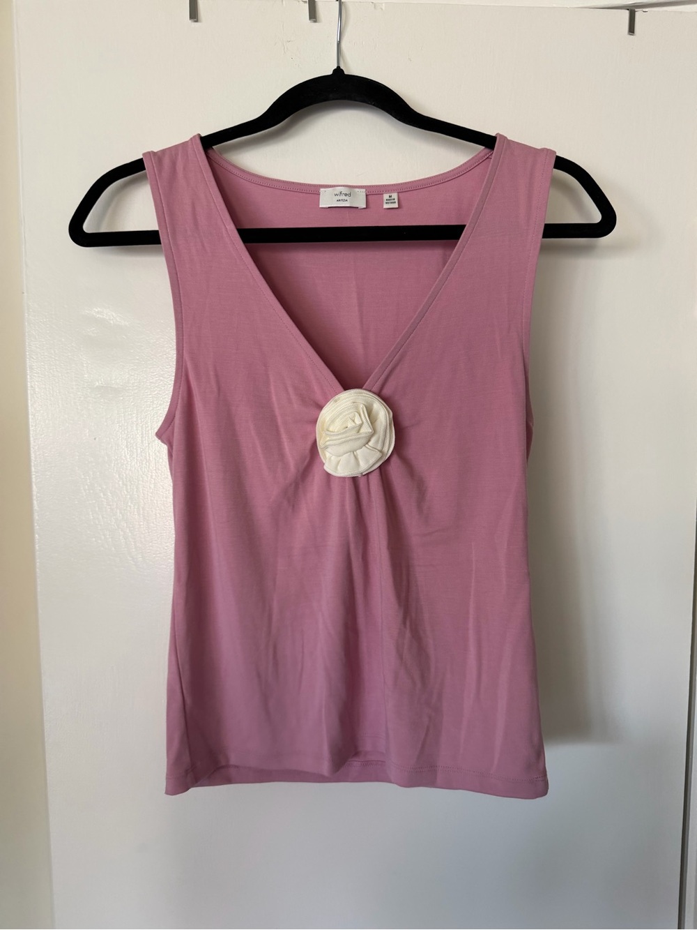 Aritzia Mauve Pink V-Neck Tank with Cream Rose